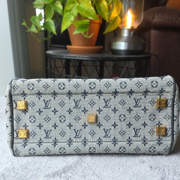 Louis Vuitton Canvas Mongram Hand Bag - Picture 5 of 14